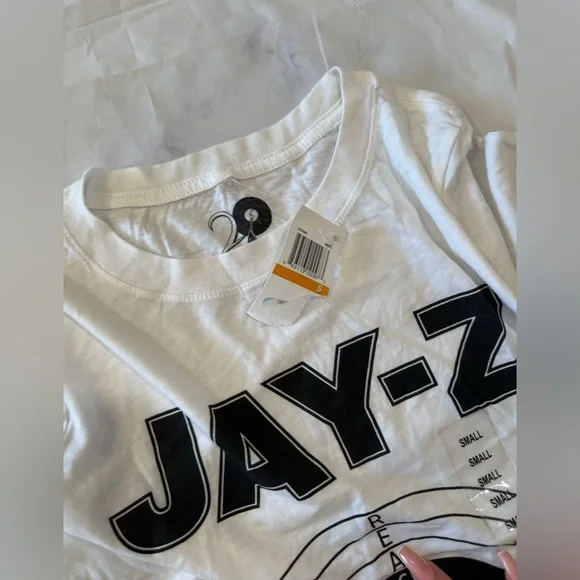 BUNDLE 2 ITEMS FOR $8✨
LAST PRICE🍒🤍 JAY-Z Reasonable doubt album cover top ✨ - Picture 8 of 9